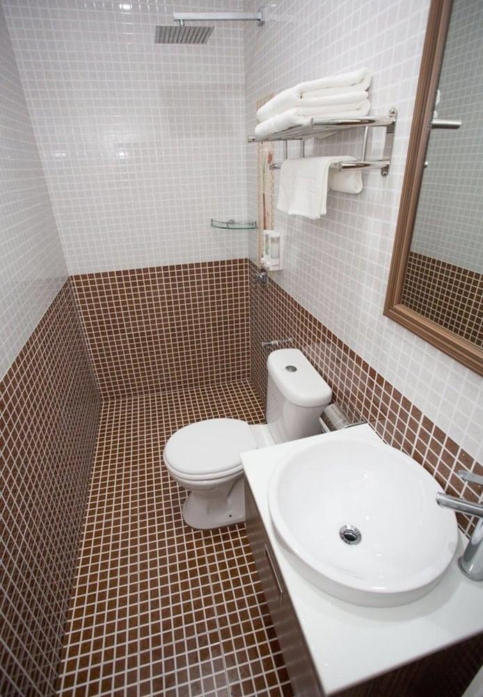 Hotel Zamburger Nur Ramadhan - Previously G Home Hotel Кота Бару Екстериор снимка