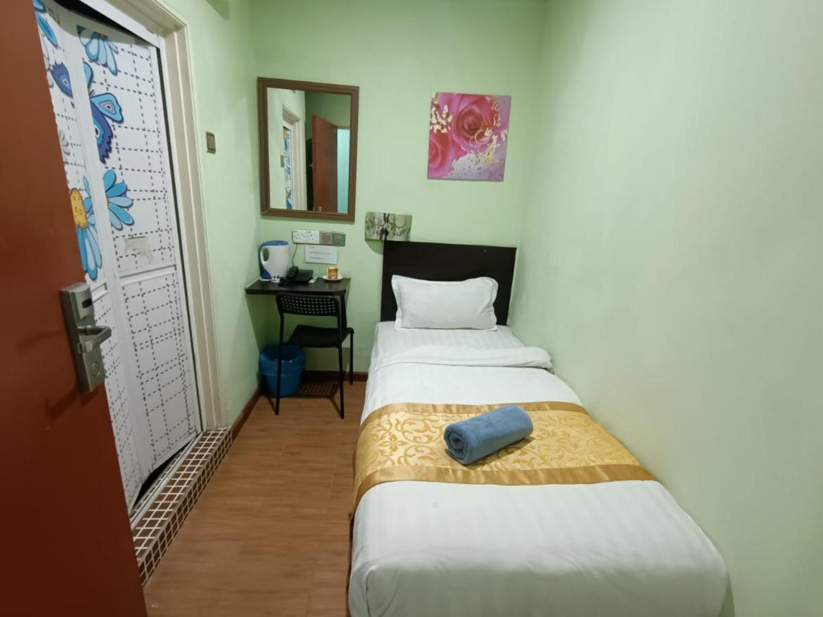 Hotel Zamburger Nur Ramadhan - Previously G Home Hotel Кота Бару Екстериор снимка