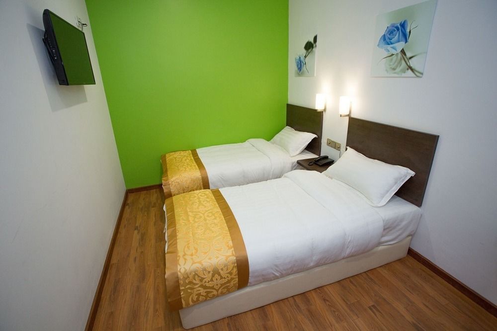 Hotel Zamburger Nur Ramadhan - Previously G Home Hotel Кота Бару Екстериор снимка