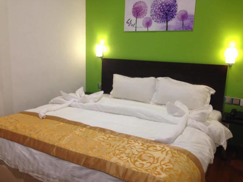 Hotel Zamburger Nur Ramadhan - Previously G Home Hotel Кота Бару Екстериор снимка